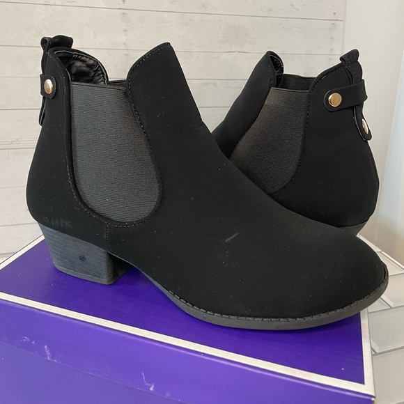 TOP MODA Women’s Black Suede Ankle cut Booties! Size 8 - Picture 3 of 4